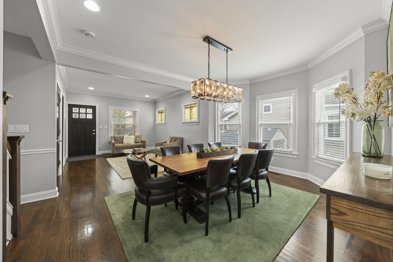 5009 W Catalpa Avenue