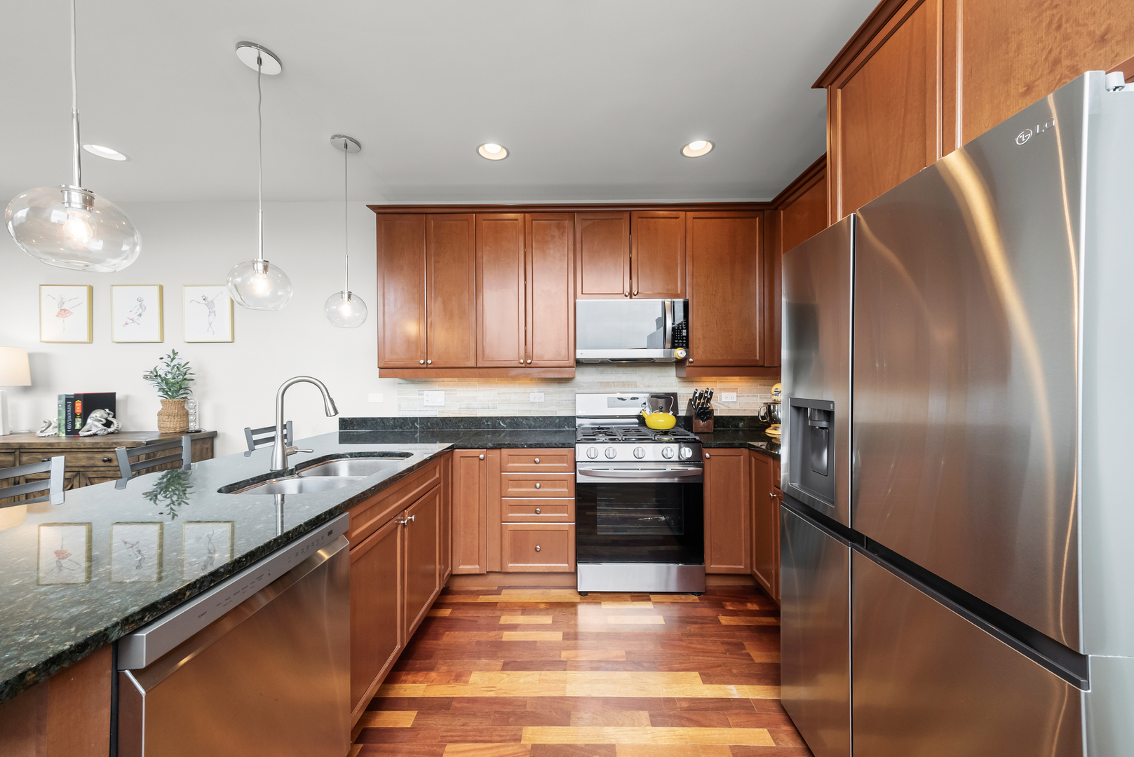 3946 N Ravenswood Avenue 406