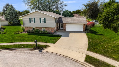 Photo of 701 N Mohave Drive, Pontiac, IL 61764 (MLS # 12766280)