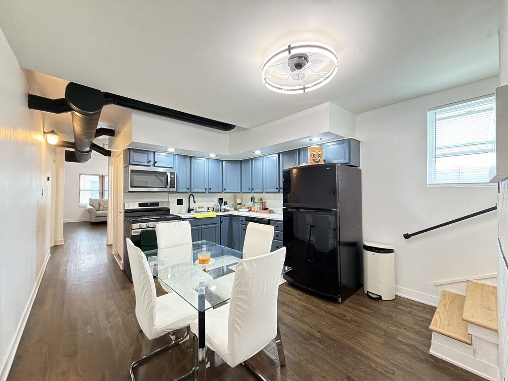 1933 W GRAND Avenue HOUSE