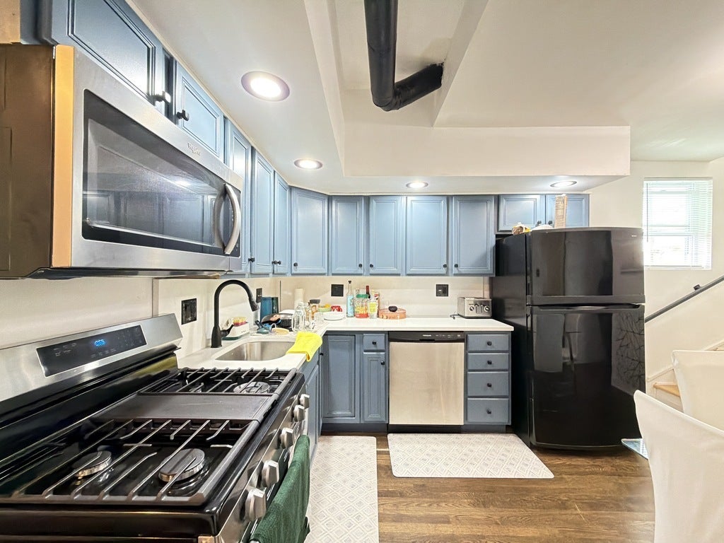 1933 W GRAND Avenue HOUSE