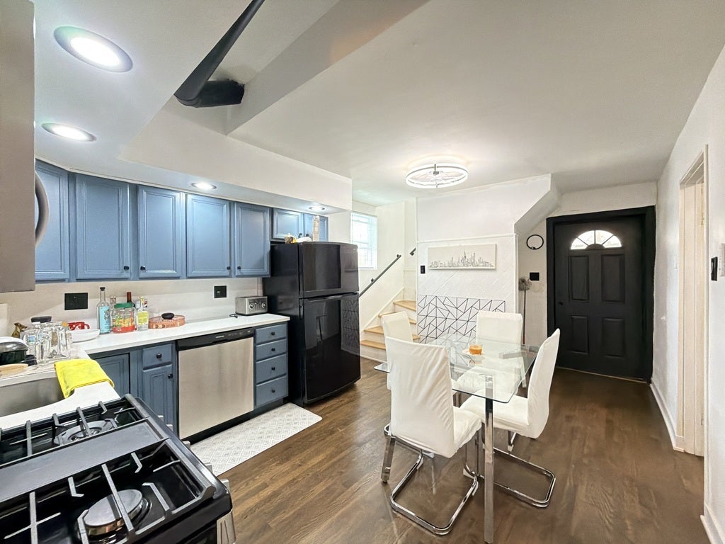1933 W GRAND Avenue HOUSE