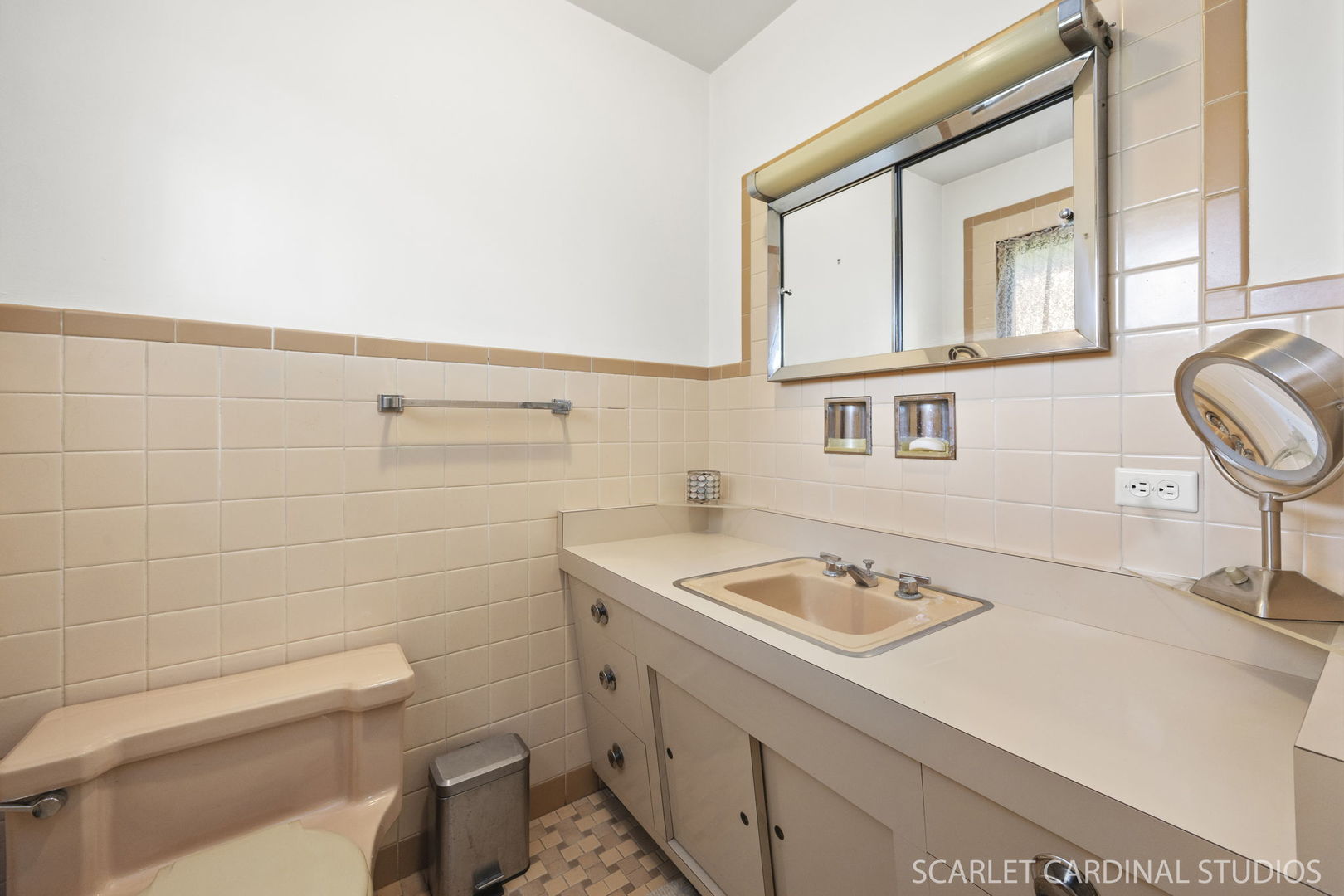 Lisle, Illinois 60532, United States, 3 Bedrooms Bedrooms, ,2 BathroomsBathrooms,Residential,Active,243439