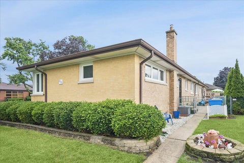 Tiny photo for 8231 W Berwyn Avenue, Chicago, IL 60656 (MLS # 12710865)