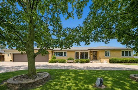Photo of 8231 W Berwyn Avenue, Chicago, IL 60656 (MLS # 12710865)