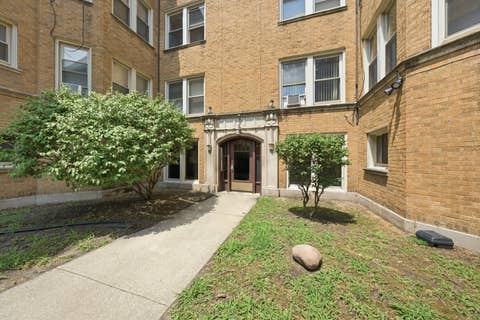 Photo of 2212 E 70th Street #1B, Chicago, IL 60649 (MLS # 12714410)