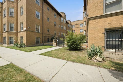Tiny photo for 2212 E 70th Street #1B, Chicago, IL 60649 (MLS # 12714410)