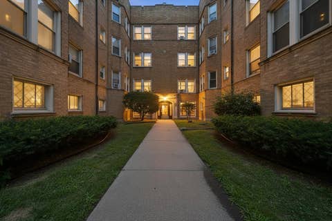 Tiny photo for 2212 E 70th Street #1B, Chicago, IL 60649 (MLS # 12714410)