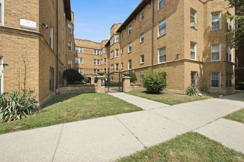 Tiny photo for 2212 E 70th Street #1B, Chicago, IL 60649 (MLS # 12714410)