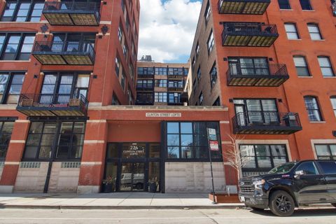 Photo of 226 N Clinton Street #216, Chicago, IL 60661 (MLS # 12622983)