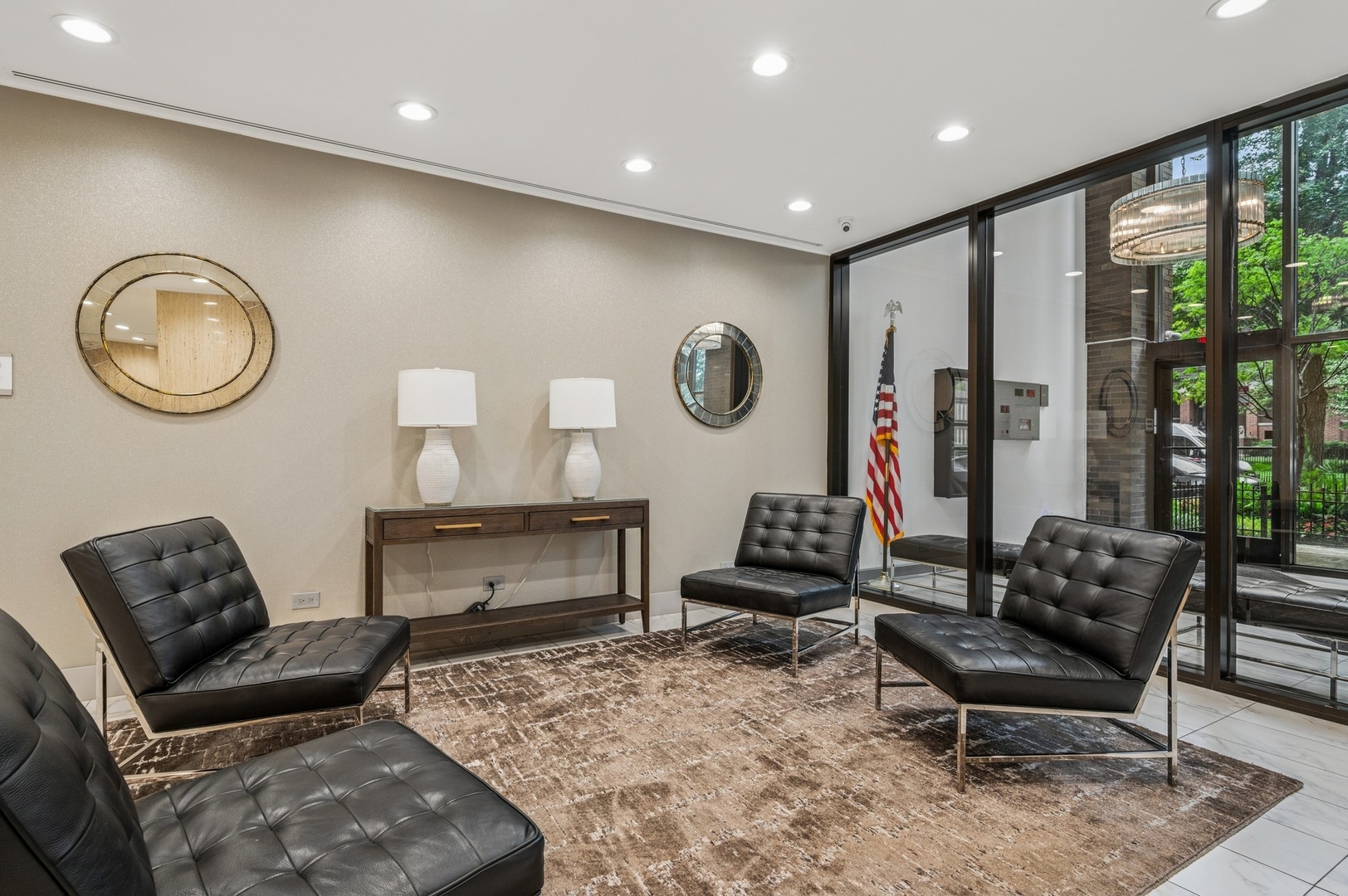 525 W Hawthorne Place 502
