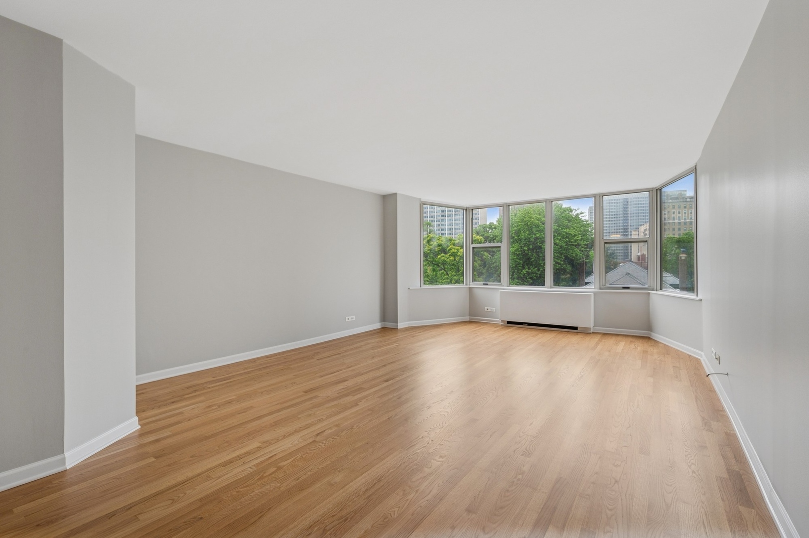 525 W Hawthorne Place 502