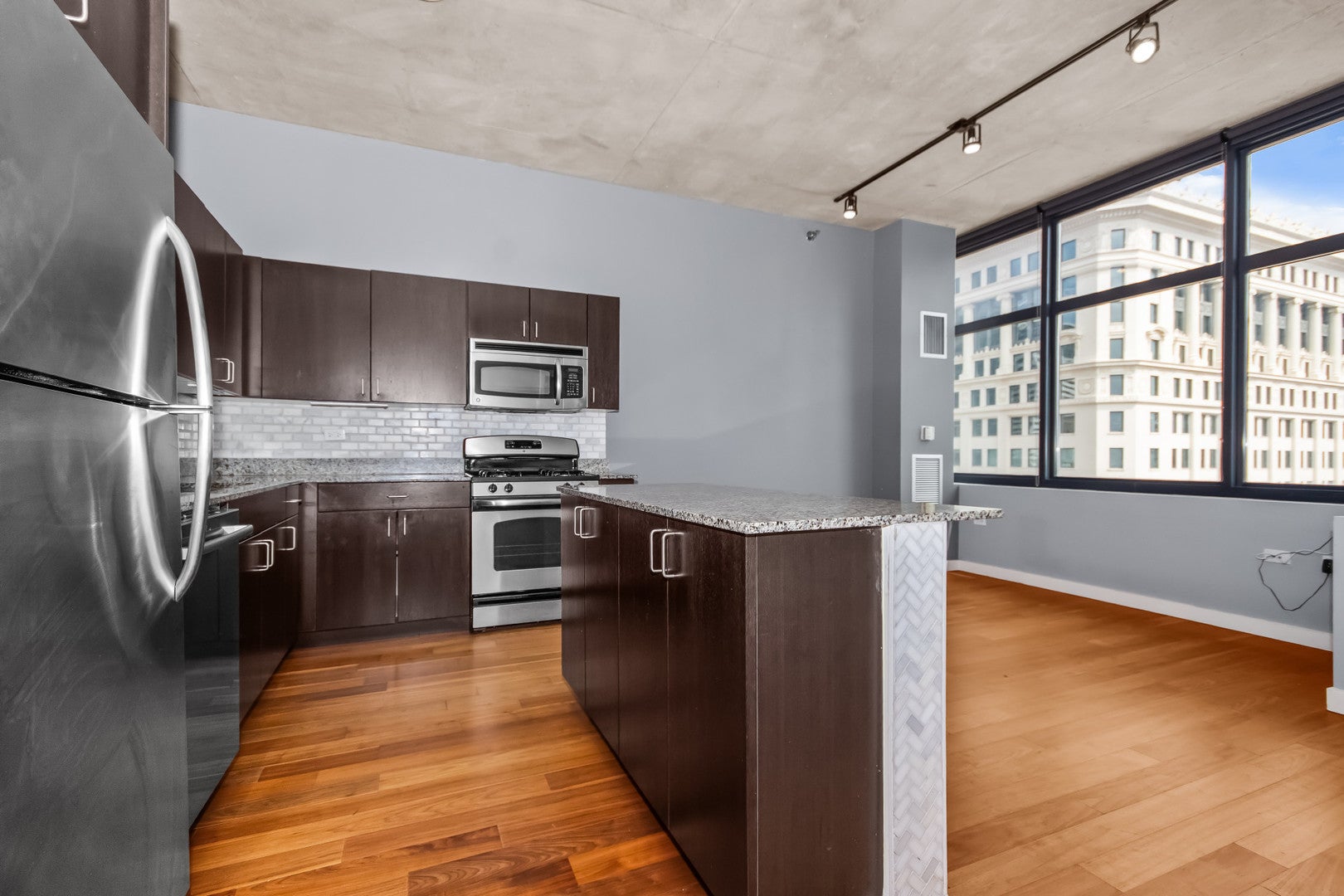 235 W Van Buren Street 2002