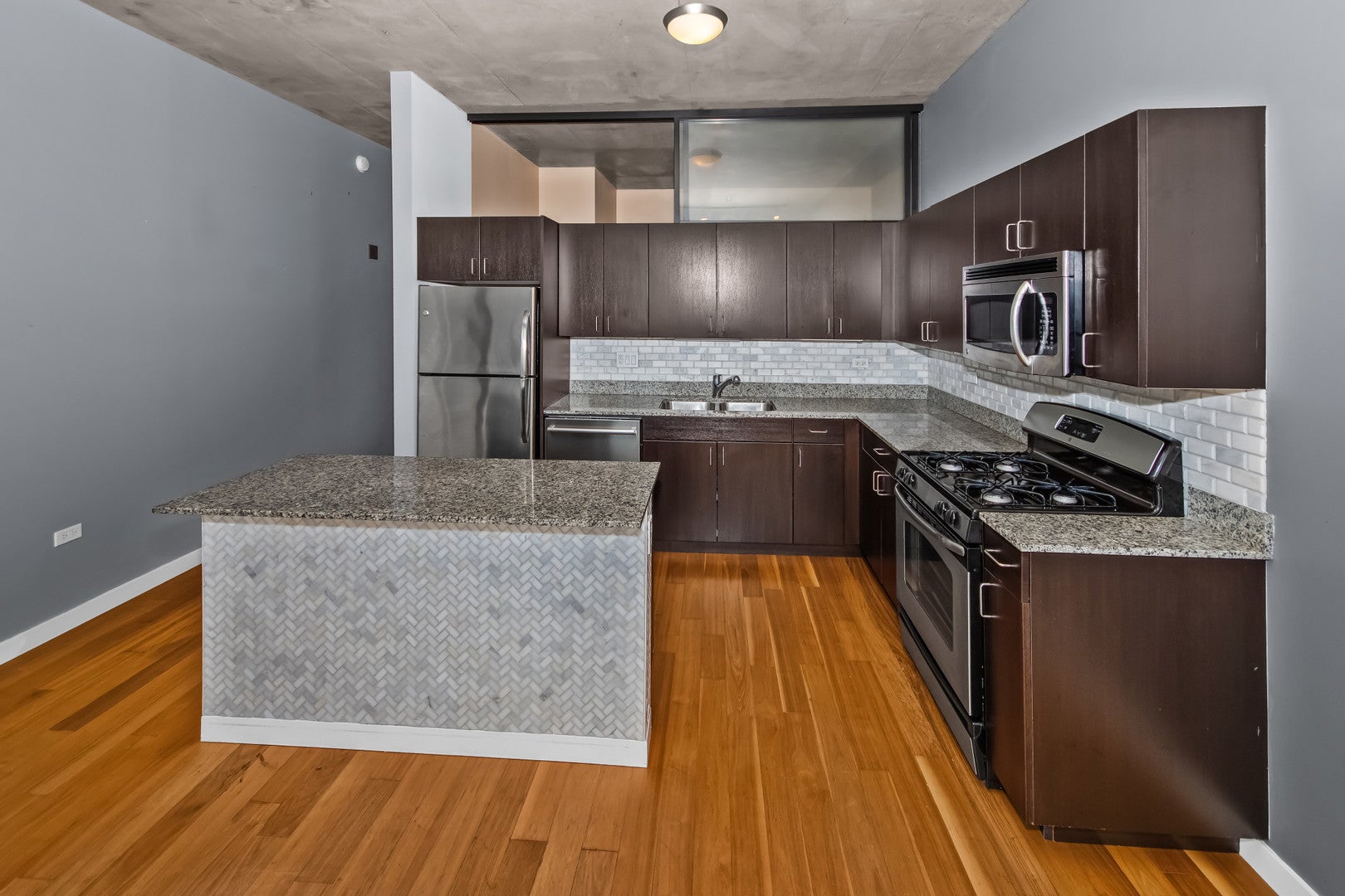235 W Van Buren Street 2002