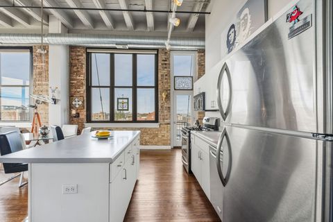 Tiny photo for 1601 W School Street #511, Chicago, IL 60657 (MLS # 12516630)