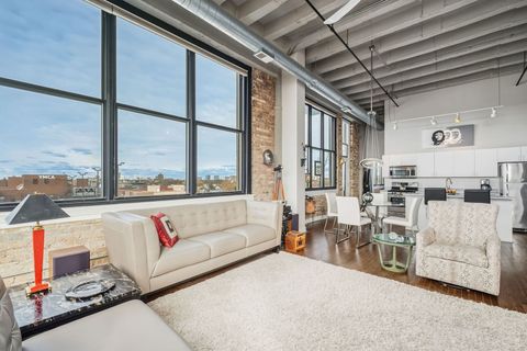 Tiny photo for 1601 W School Street #511, Chicago, IL 60657 (MLS # 12516630)