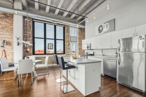 Tiny photo for 1601 W School Street #511, Chicago, IL 60657 (MLS # 12516630)