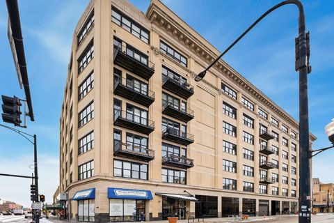 Photo of 1601 W School Street #511, Chicago, IL 60657 (MLS # 12516630)