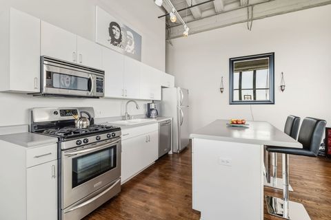 Tiny photo for 1601 W School Street #511, Chicago, IL 60657 (MLS # 12516630)