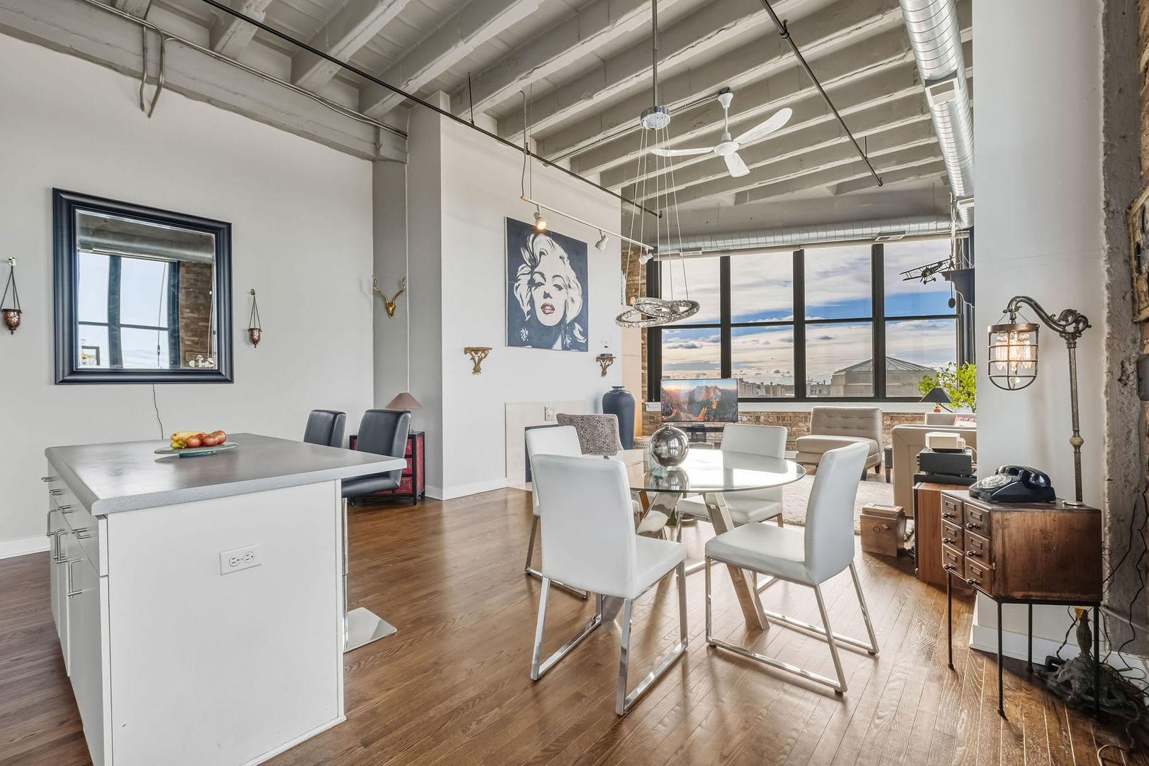 1601 W School Street 511