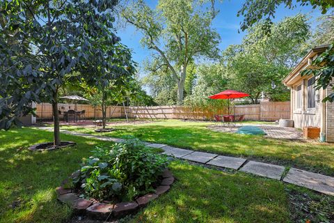 Tiny photo for 2611 Lake Avenue, Wilmette, IL 60091 (MLS # 12550965)