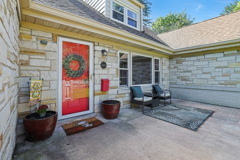 Photo of 2611 Lake Avenue, Wilmette, IL 60091 (MLS # 12550965)