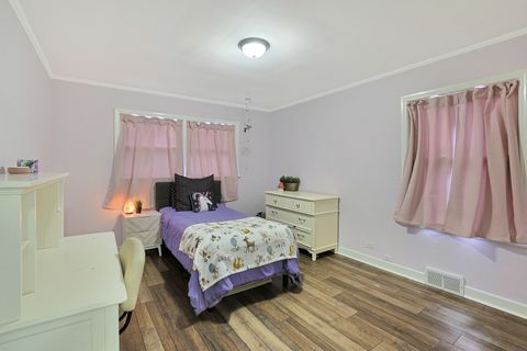 Tiny photo for 2611 Lake Avenue, Wilmette, IL 60091 (MLS # 12550965)