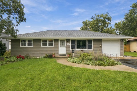 Photo of 129 Oakview Drive, New Lenox, IL 60451 (MLS # 12778643)
