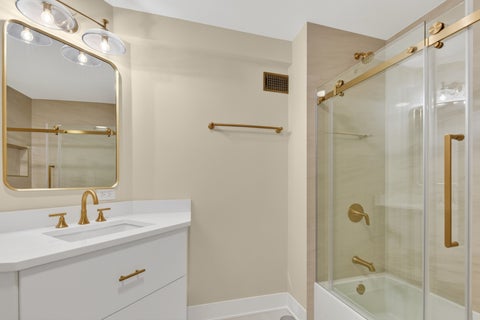 Tiny photo for 5801 N SHERIDAN Road #20D, Chicago, IL 60660 (MLS # 12718122)