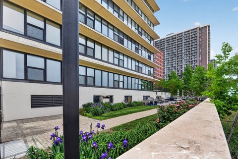 Tiny photo for 5801 N SHERIDAN Road #20D, Chicago, IL 60660 (MLS # 12718122)
