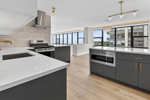Tiny photo for 5801 N SHERIDAN Road #20D, Chicago, IL 60660 (MLS # 12718122)