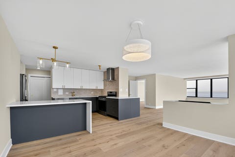 Tiny photo for 5801 N SHERIDAN Road #20D, Chicago, IL 60660 (MLS # 12718122)