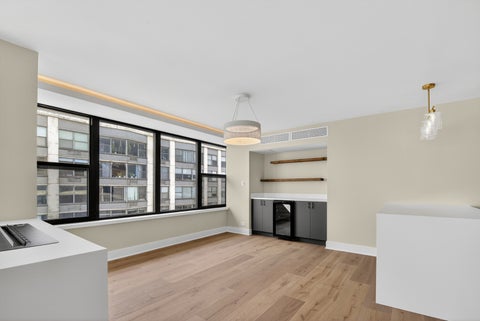 Tiny photo for 5801 N SHERIDAN Road #20D, Chicago, IL 60660 (MLS # 12718122)