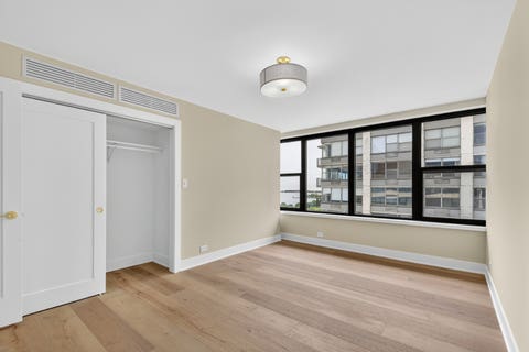 Tiny photo for 5801 N SHERIDAN Road #20D, Chicago, IL 60660 (MLS # 12718122)