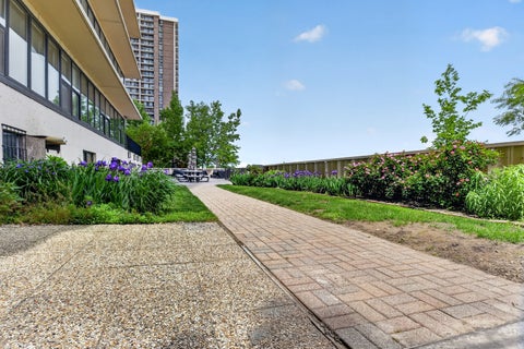 Tiny photo for 5801 N SHERIDAN Road #20D, Chicago, IL 60660 (MLS # 12718122)