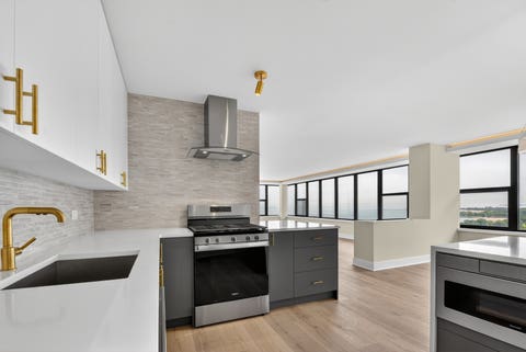 Tiny photo for 5801 N SHERIDAN Road #20D, Chicago, IL 60660 (MLS # 12718122)