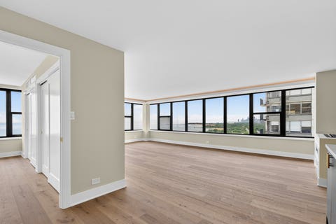 Tiny photo for 5801 N SHERIDAN Road #20D, Chicago, IL 60660 (MLS # 12718122)