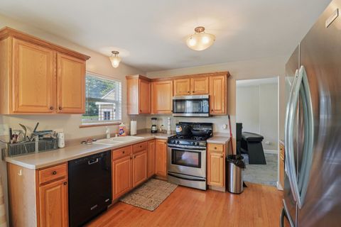 Tiny photo for 3616 Creekside Court, Winthrop Harbor, IL 60096 (MLS # 12462466)