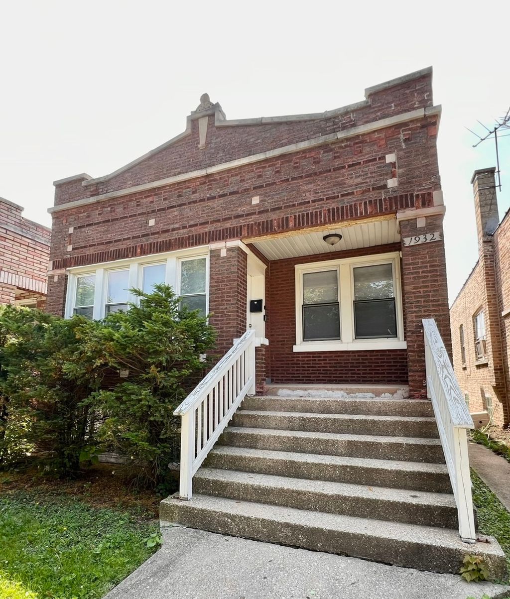 Photo for 1932 S 59TH Avenue, Cicero, IL 60804 (MLS # 12497635)