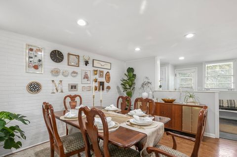 Tiny photo for 124 W Old Elm Road, Lake Forest, IL 60045 (MLS # 12510632)