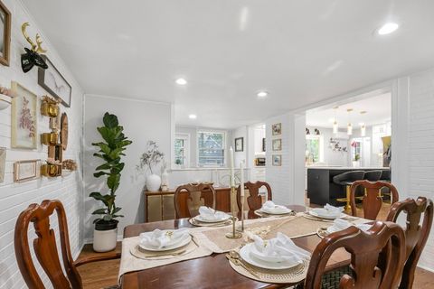 Tiny photo for 124 W Old Elm Road, Lake Forest, IL 60045 (MLS # 12510632)