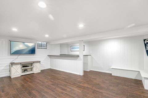 Tiny photo for 124 W Old Elm Road, Lake Forest, IL 60045 (MLS # 12510632)