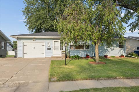 Photo of 1125 Galbraith Drive, Clinton, IA 52732 (MLS # 12727226)