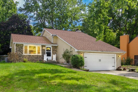 Photo of 871 N Gladstone Avenue, Aurora, IL 60506 (MLS # 12680843)