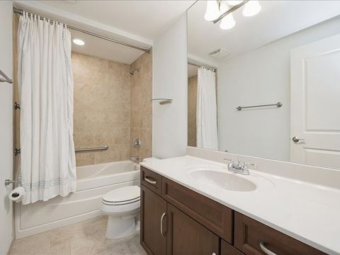 Tiny photo for 10 E Burlington Street #2J, Riverside, IL 60546 (MLS # 12623121)