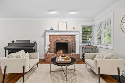 Tiny photo for 736 N Oak Street, Hinsdale, IL 60521 (MLS # 12504140)