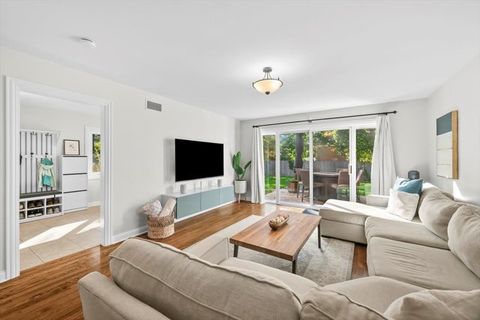 Tiny photo for 736 N Oak Street, Hinsdale, IL 60521 (MLS # 12504140)