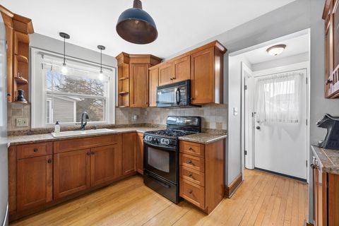 Tiny photo for 428 Hillside Avenue, Glen Ellyn, IL 60137 (MLS # 12591469)