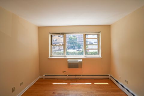 Tiny photo for 521 W Briar Place #201, Chicago, IL 60657 (MLS # 12508345)
