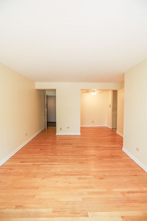 Tiny photo for 521 W Briar Place #201, Chicago, IL 60657 (MLS # 12508345)